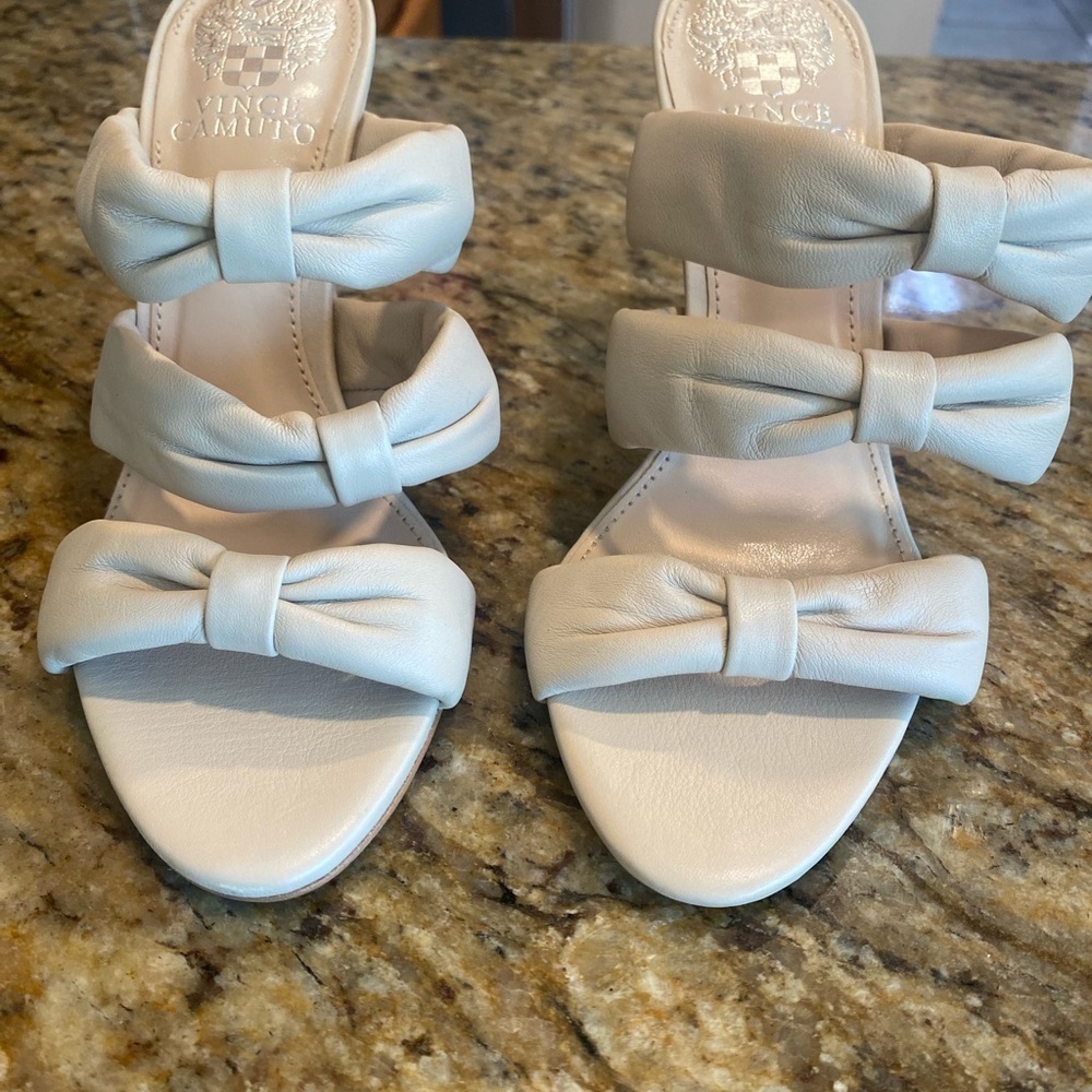 Vince camuto cream heels 5.5